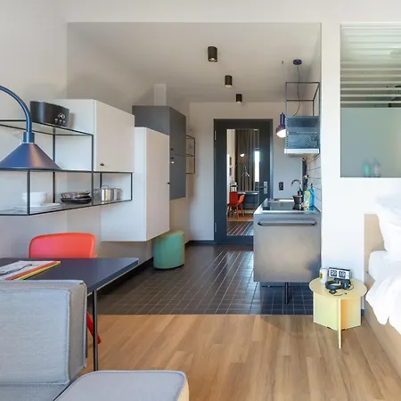 Stayery Hauptbahnhof & Stadthalle